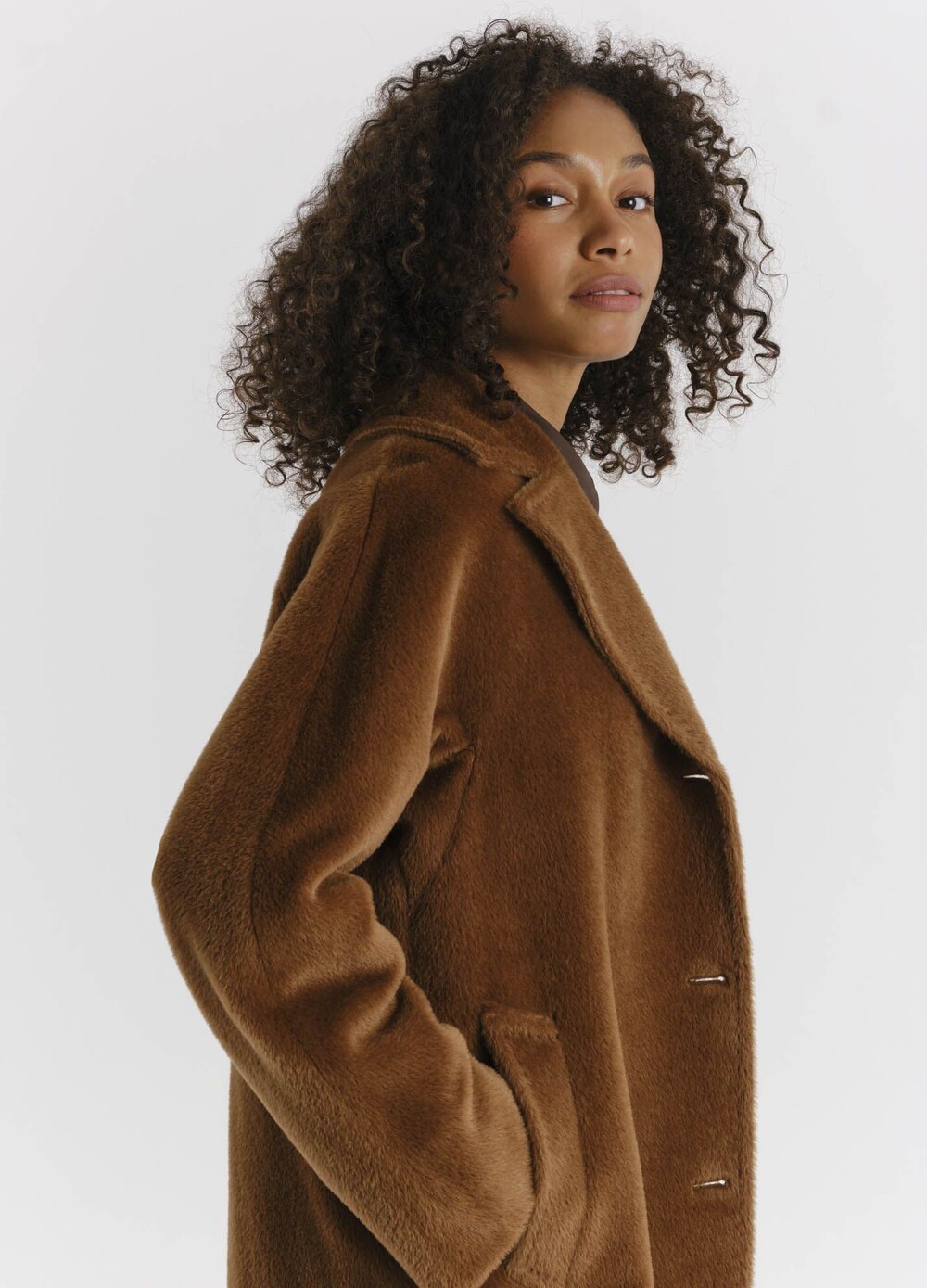 553L пальто женское (тёмный camel)